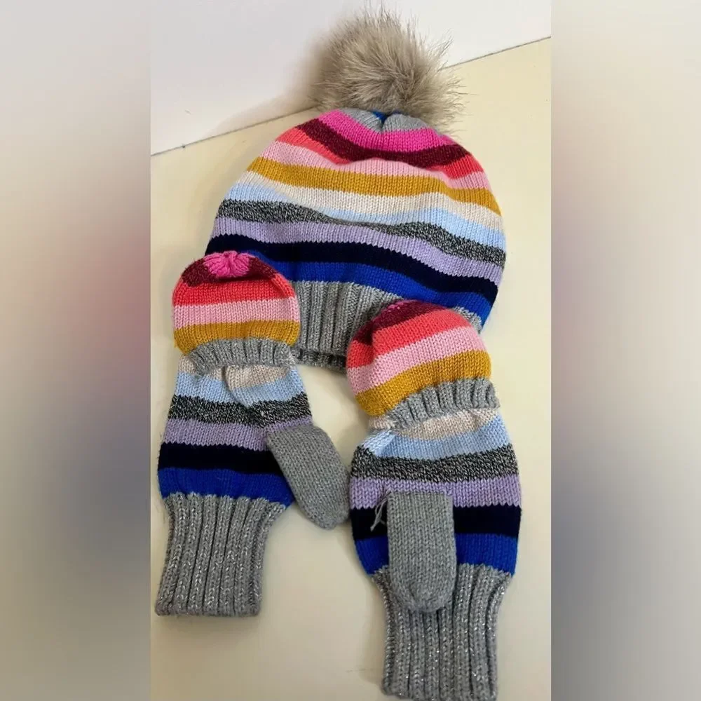 Gap kids beanie with mitten set - very gently used- like new condition.